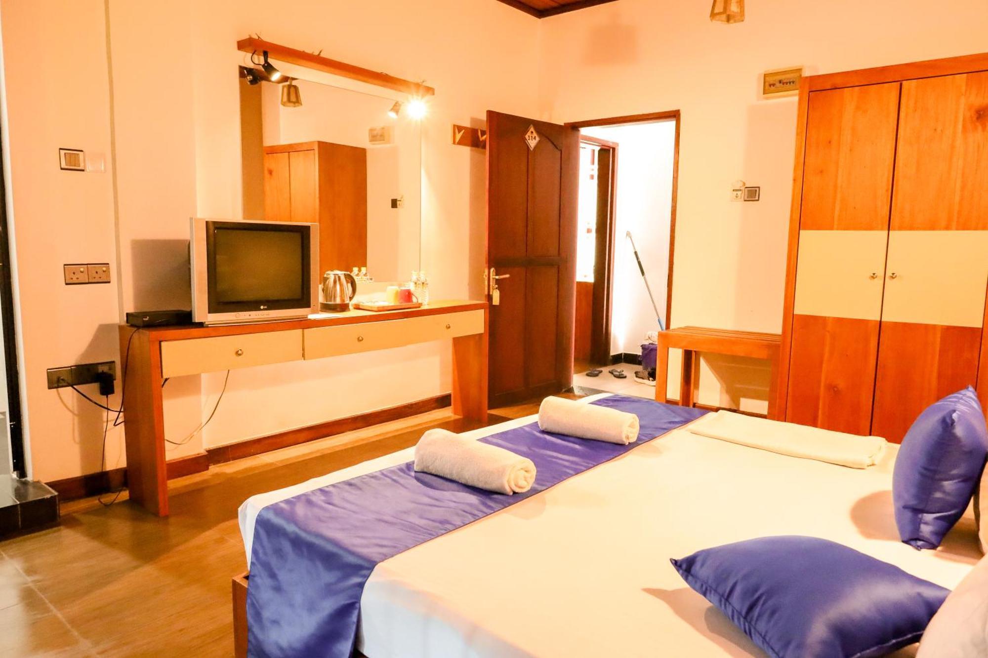 Hotel Elephant Bay Pinnawala  Extérieur photo