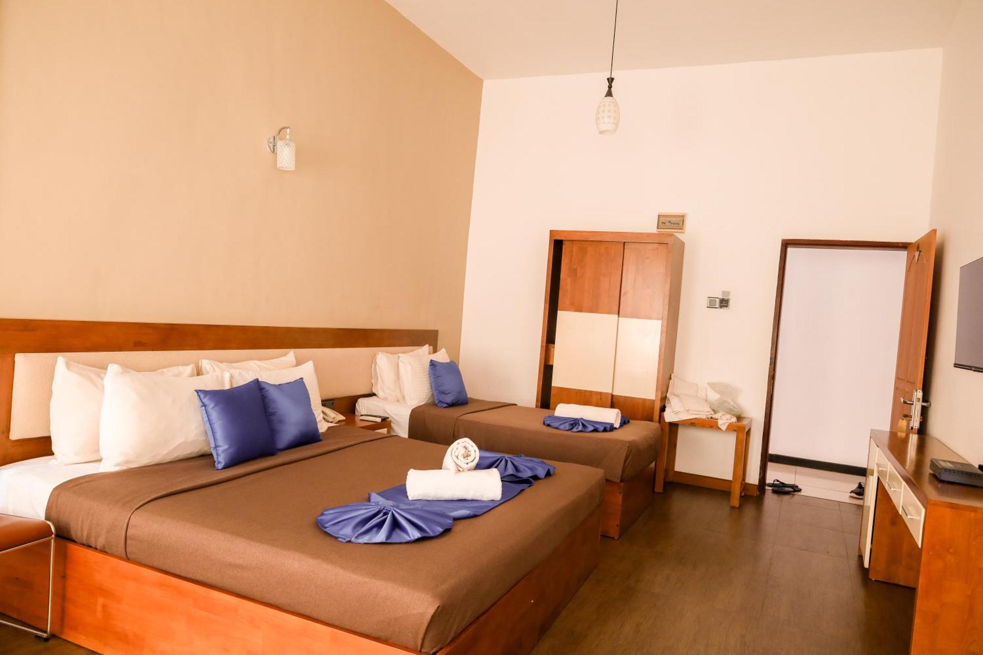 Hotel Elephant Bay Pinnawala  Extérieur photo