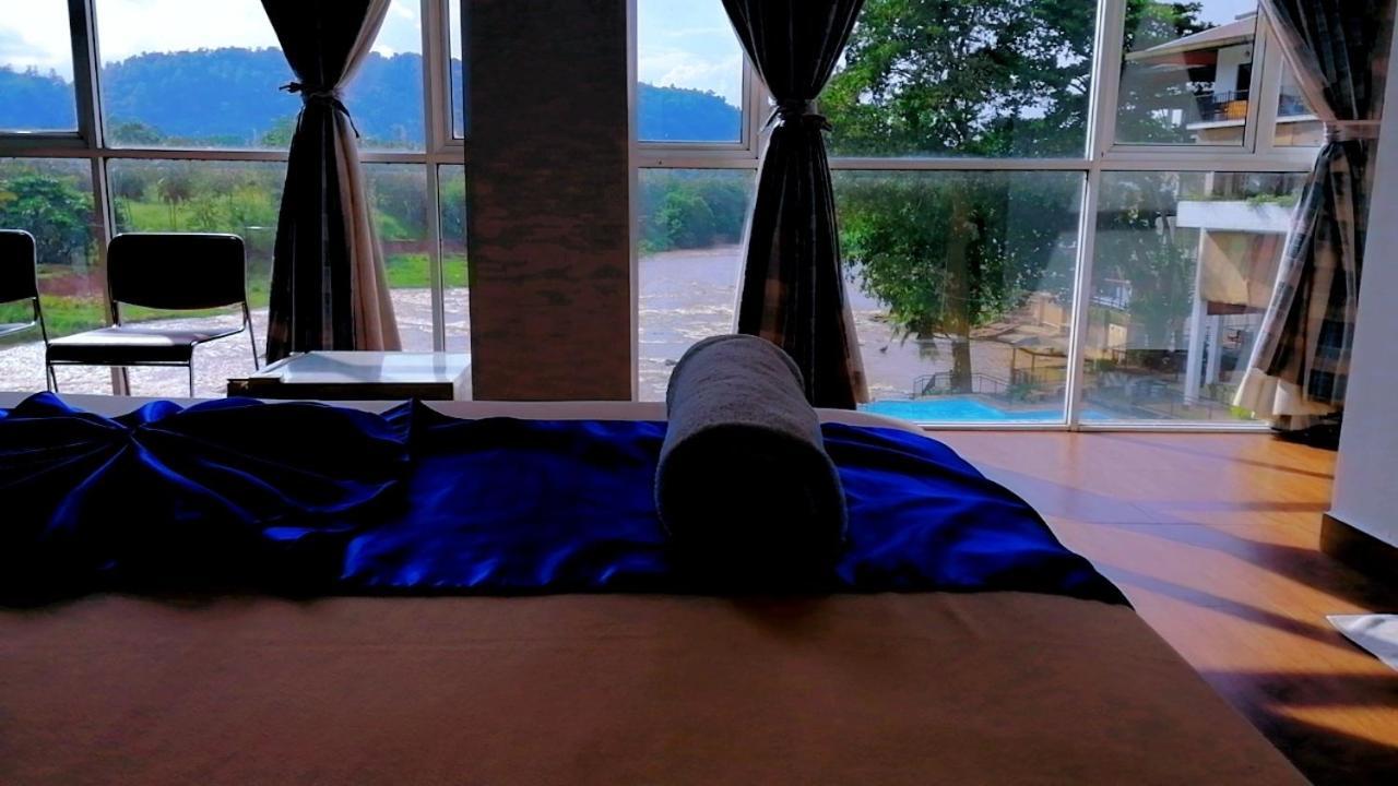 Hotel Elephant Bay Pinnawala  Extérieur photo