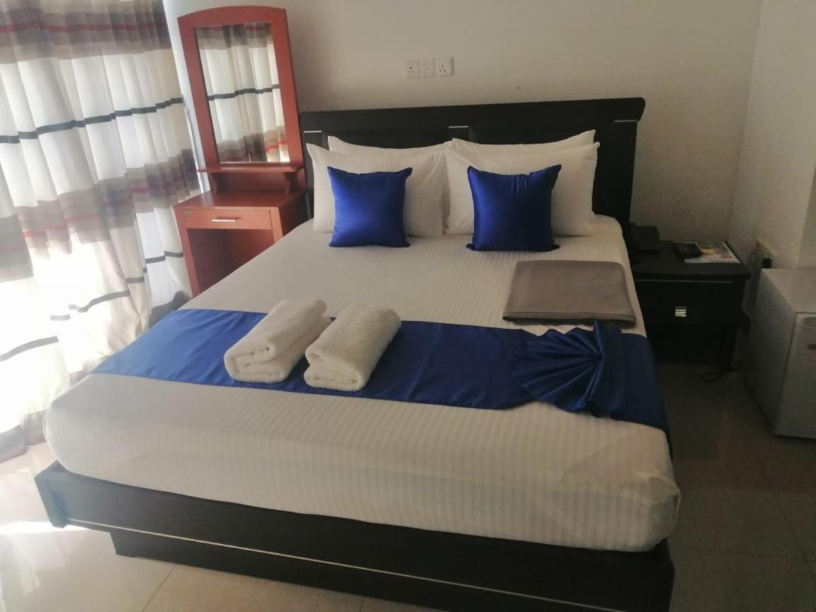 Hotel Elephant Bay Pinnawala  Extérieur photo